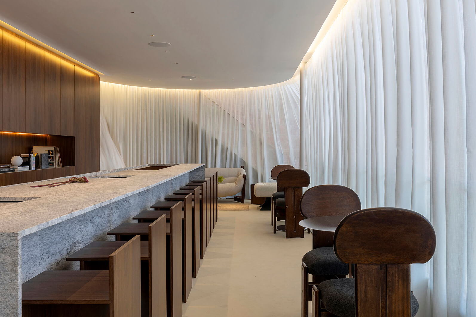 Featured image for “Oja Bar na CASACOR Brasília: Funcionalidade e Sofisticação com Mr.Cryl® Skin Coat”